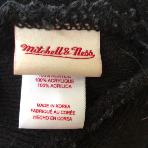 Mitchell & Ness Nets B basketball pom pom beanie hat - Picture 8 of 8